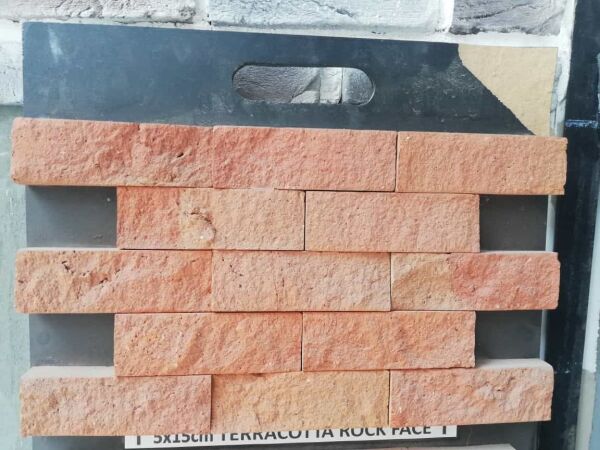 5x15 cm Terracotta Rock Face