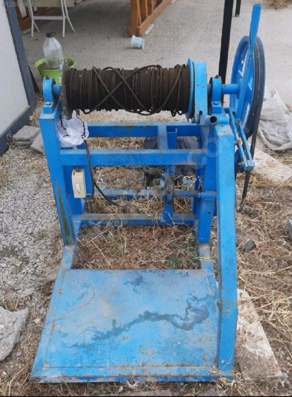 2. El İnşaat Yük Asansörü (3 Ayaklı)