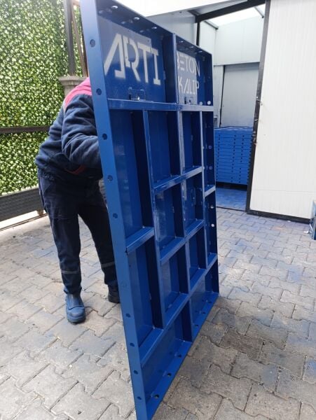 Düz İstinat Duvar Kalıbı 4 - Dayanıklı Sac Beton Kalıbı