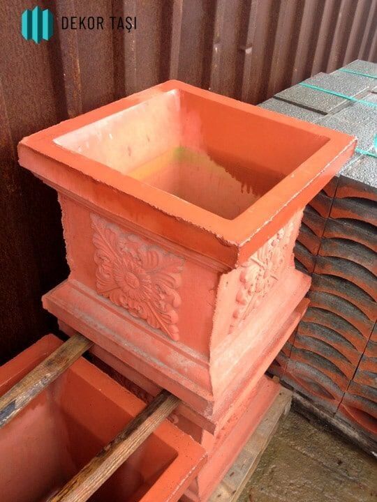 Sivas Modeli Beton Saksı - Motifli Kare Tasarım
