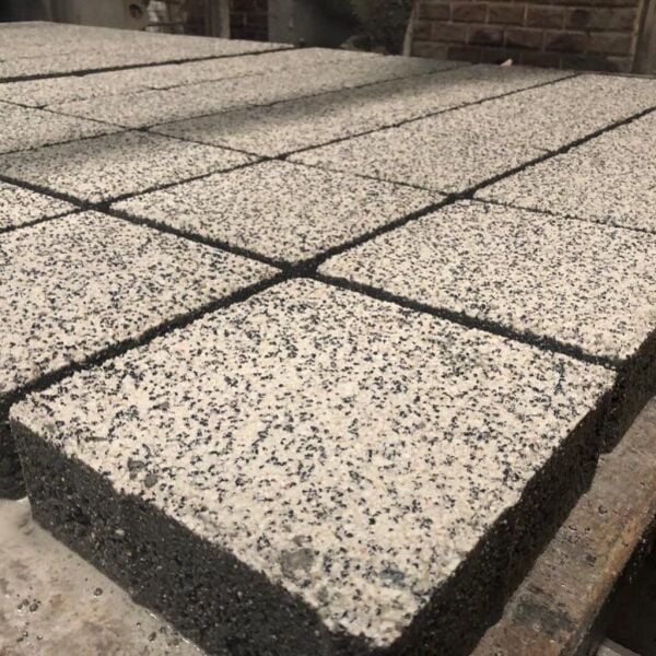 Mineral Yüzeyli Kare Parke Taşı (Kumlamalı Agrega Yüzeyli Parke)