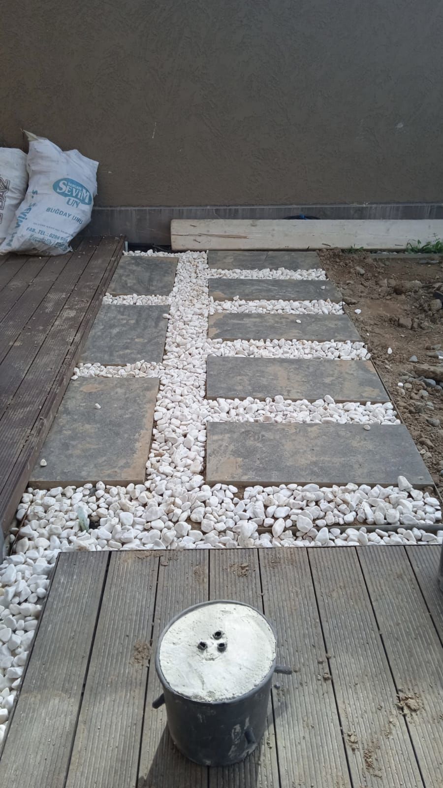 Polymnia Adım Taşı ve Podima