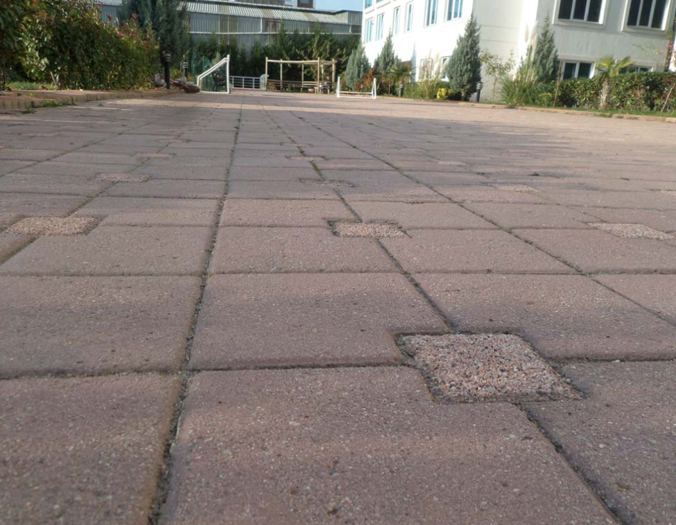 Kırmızı Kare L Taşı (Peyzaj L Taşı)