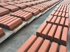 Kırmızı Bahçe Bordürü 20x50x12 cm | Beton Bahçe Bordür Taşı Fiyatları | Dayanıklı & Canlı