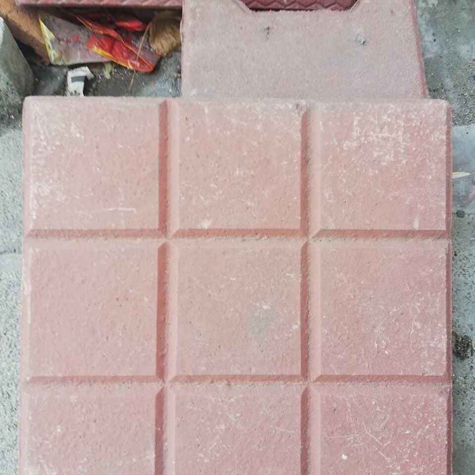 9 Oluklu Tretuvar Karosu 30x30x3 cm