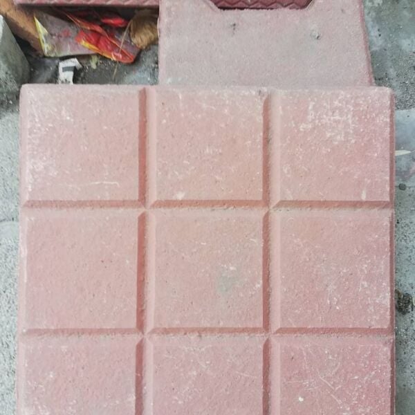 9 Oluklu Tretuvar Karosu 30x30x3 cm