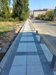 Beyaz Kumlamalı Plak Parke 50x50 | Aydınlık Dış Mekan Zemin