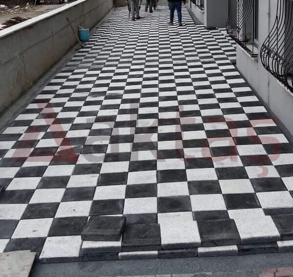 Beyaz Kumlamalı Plak Parke 50x50 | Aydınlık Dış Mekan Zemin