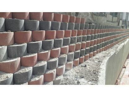 Kırmızı Çizgili Çiçeklik Şev Taşı