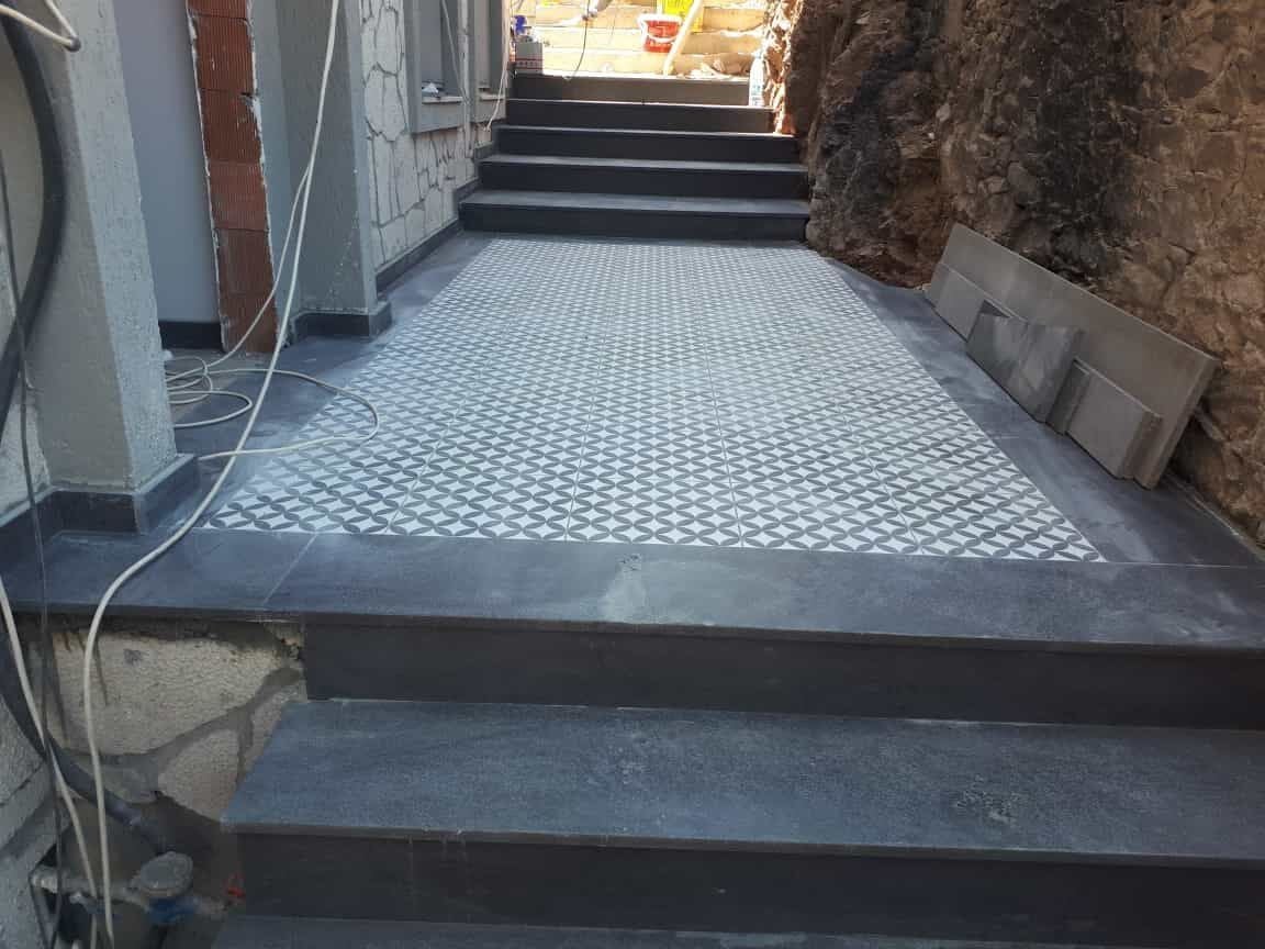 Desenli Karo ile beraber Bazalt uygulaması